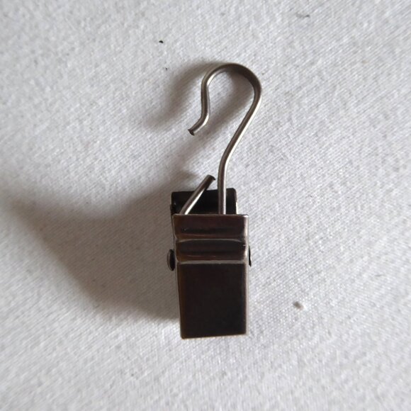 IKEA BRAND RIKTIG 25 QTY ANTIQUED SILVER WIRE CURTAIN HOOK CLAMP CLIP LOT - Picture 4 of 5